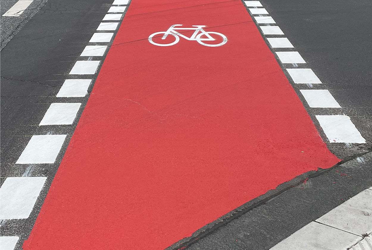 Beispielbild für den Einsatz von Silikal Straßenmarkierungen